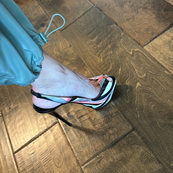 Christian Louboutin heels. I am a true US 7.5 size and they fit perfectly. - Picture 16 of 16